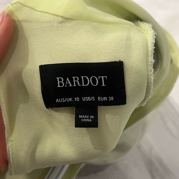 Bardot opal blouse- pistachio - Picture 8 of 9